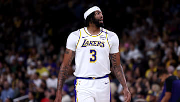 Phoenix Suns v Los Angeles Lakers