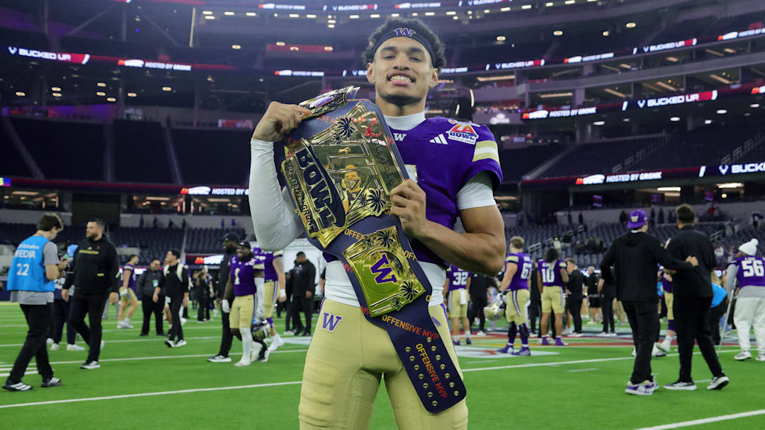 Washington quarterback Demond Williams Jr. poses with the belt he received after winning Offensive MVP at the 2025 Bucked Up LA Bowl Hosted By Gronk, where his Huskies defeated the Boise State Broncos by a score of 38-10. Washington quarterback Demond Williams Jr. poses with the belt he received after winning Offensive MVP at the 2025 Bucked Up LA Bowl Hosted By Gronk, where his Huskies defeated the Boise State Broncos by a score of 38-10.