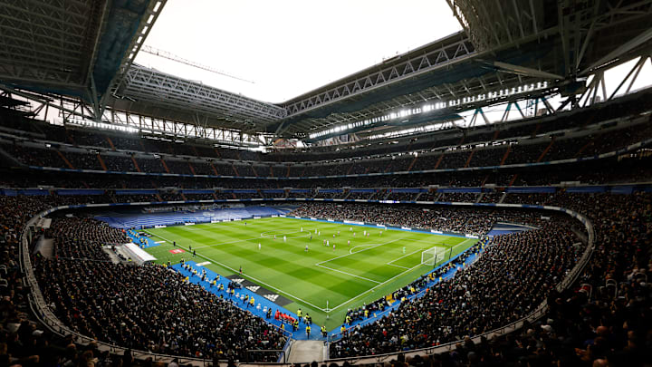 Le Santiago Bernabéu va être aménagé en courts de tennis. Le Santiago Bernabéu va être aménagé en courts de tennis.