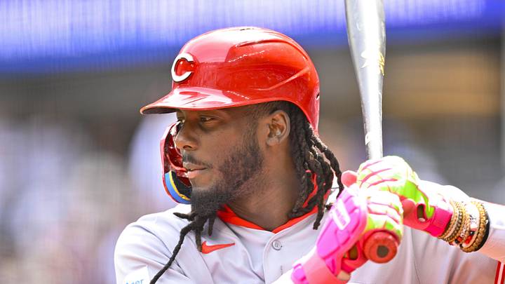 Cincinnati Reds shortstop Elly De La Cruz (44) warms up