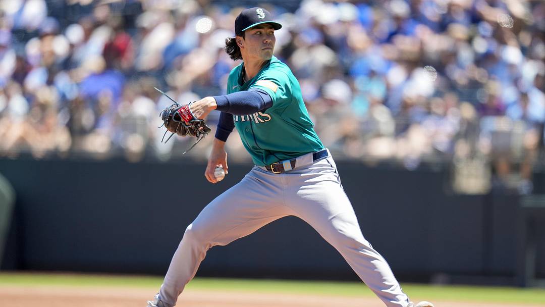 May 24, 2026; Kansas City, Missouri, USA; Seattle Mariners pitcher Bryan Woo (22) pitches during the first inning against the Kansas City Royals at Kauffman Stadium. Mandatory Credit: Jay Biggerstaff-Imagn Images May 24, 2026; Kansas City, Missouri, USA; Seattle Mariners pitcher Bryan Woo (22) pitches during the first inning against the Kansas City Royals at Kauffman Stadium. Mandatory Credit: Jay Biggerstaff-Imagn Images