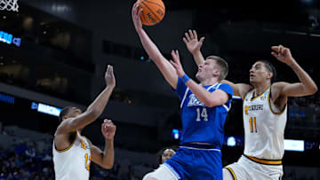 Drake Bulldogs guard Bennett Stirtz (14)