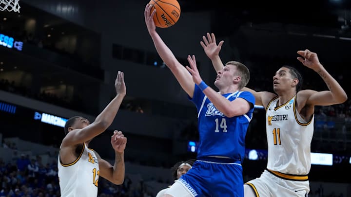 Drake Bulldogs guard Bennett Stirtz (14)
