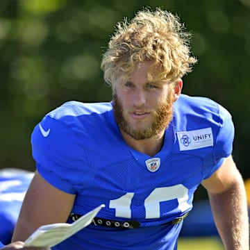 Jul 29, 2024; Los Angeles, CA, USA; Los Angeles Rams wide receiver Cooper Kupp (10) talks with wide receiver coach Eric Yarber during training camp at Loyola Marymount University. Mandatory Credit: Jayne Kamin-Oncea-Imagn Images
