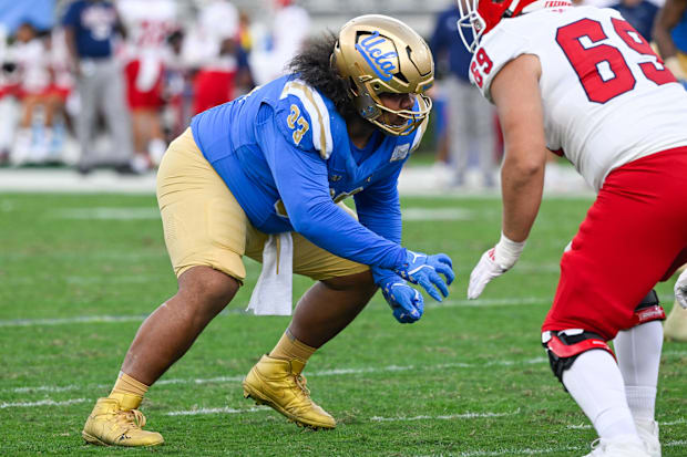 UCLA nose tackle Jay Toia against the Fresno State Bulldogs at Rose Bowl.