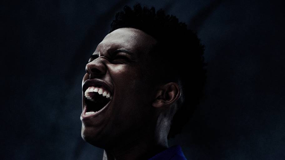 Estêvão roaring.