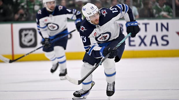 Hockey player in white unifor