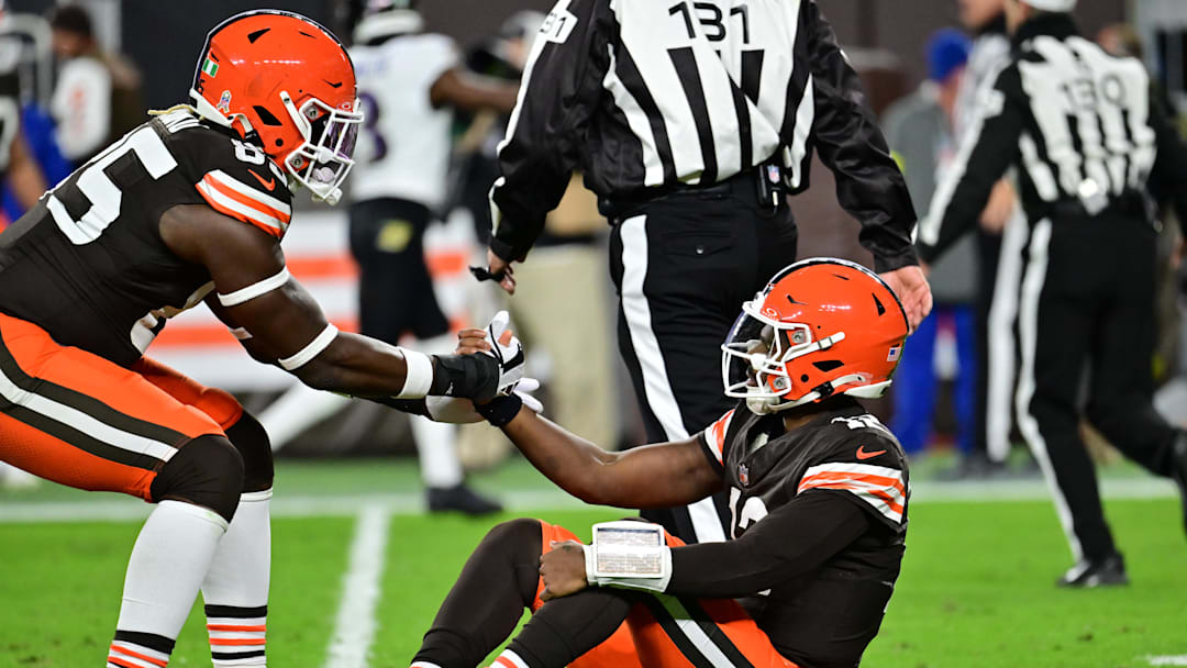 Nov 16, 2025; Cleveland, Ohio, USA; Cleveland Browns tight end David Njoku (85) helps up quarterback Shedeur Sanders (12) following a thrown interception during the third quarter against the Baltimore Ravens at Huntington Bank Field. Mandatory Credit: Ken Blaze-Imagn Images Nov 16, 2025; Cleveland, Ohio, USA; Cleveland Browns tight end David Njoku (85) helps up quarterback Shedeur Sanders (12) following a thrown interception during the third quarter against the Baltimore Ravens at Huntington Bank Field. Mandatory Credit: Ken Blaze-Imagn Images