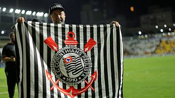 Augusto Melo tem apoio de grande parte das torcidas organizadas Augusto Melo tem apoio de grande parte das torcidas organizadas