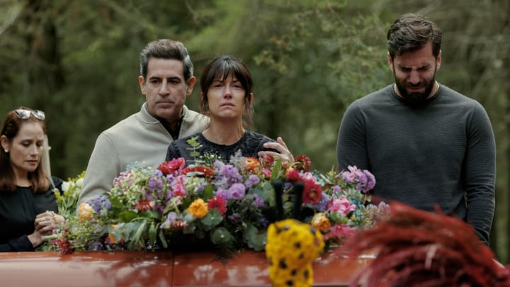 Accidente S1. (L to R) Rubén Zamora as Javier, Valentina Acosta as Brenda, Giuseppe Gamba as Mauricio in Accidente S1. Cr. Carla Danieli/Netflix ©2024