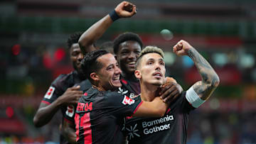 Alejandro Grimaldo (re.) ist in Leverkusen der unumstrittene Star