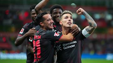 Alejandro Grimaldo (re) soll einen neuen Vertrag in Leverkusen unterschreiben