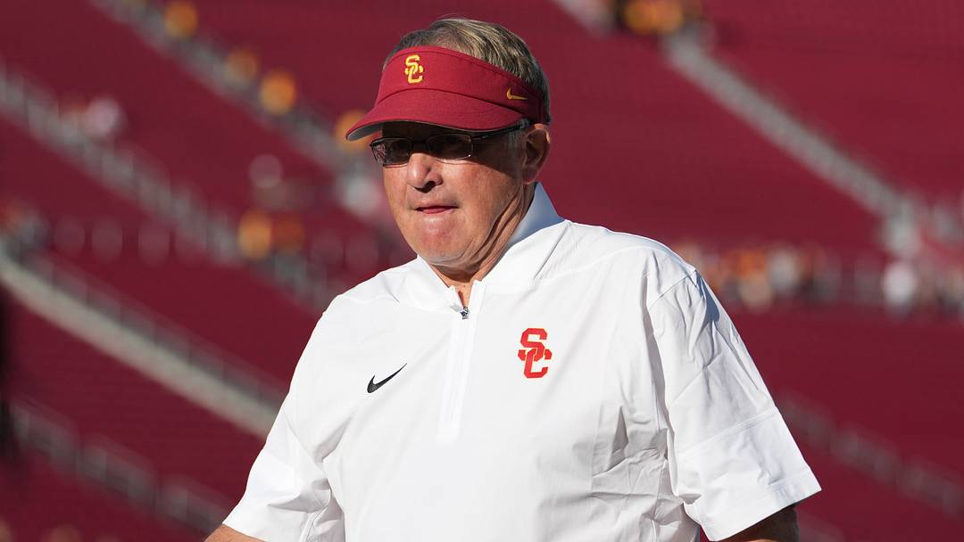 Sep 4, 2026; Los Angeles, California, USA; Southern California Trojans defensive coordinator Gary Patterson during the game against the Fresno State Bulldogs at United Airlines Field at Los Angeles Memorial Coliseum. Mandatory Credit: Kirby Lee-Imagn Images Sep 4, 2026; Los Angeles, California, USA; Southern California Trojans defensive coordinator Gary Patterson during the game against the Fresno State Bulldogs at United Airlines Field at Los Angeles Memorial Coliseum. Mandatory Credit: Kirby Lee-Imagn Images