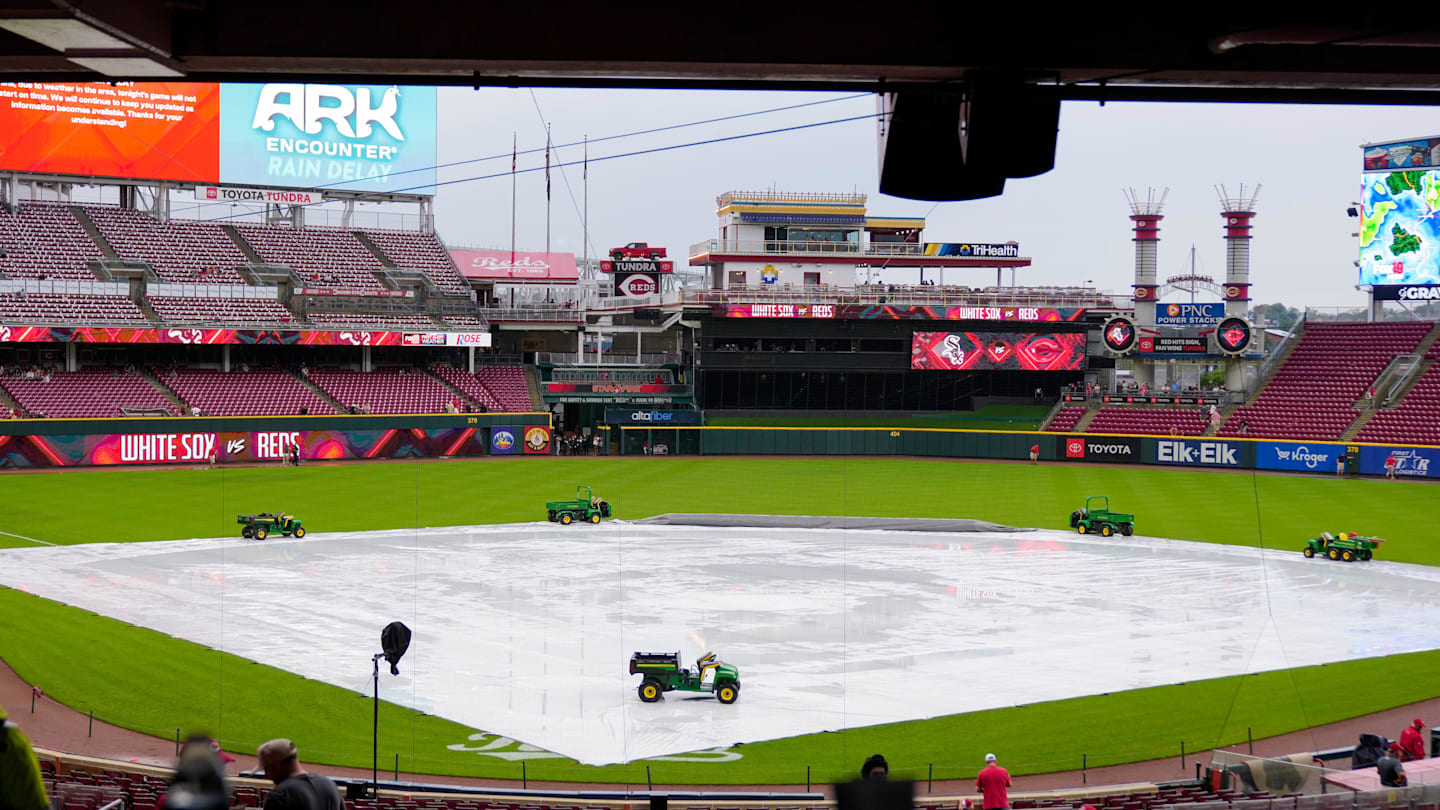 Rain Suspends Reds-Diamondbacks Game Until Saturday