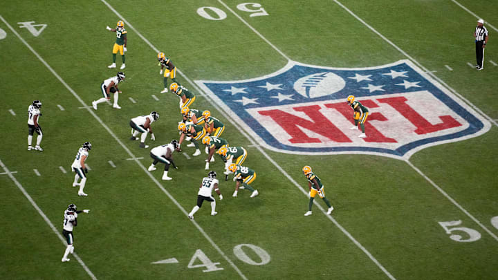 Green Bay Packers quarterback Jordan Love (10) prepares to take a snap during the first quarter against the Philadelphia Eagles.