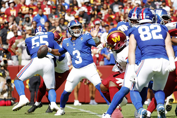 New York Giants quarterback Russell Wilson makes a pass during the third quarter against the Washington Commanders.