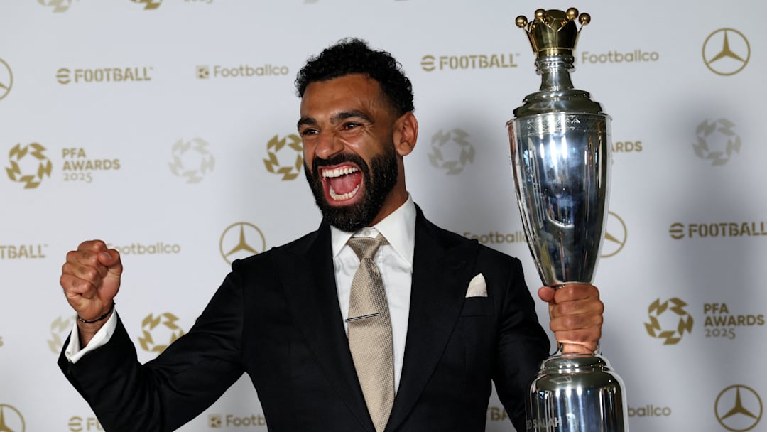 TOPSHOT-BRITAIN-FBL-AWARD
