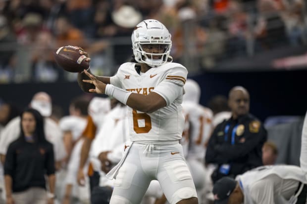 Texas Longhorns quarterback Maalik Murphy (6) in action during the game between the Longhorns and the Oklahoma State Cowboys.