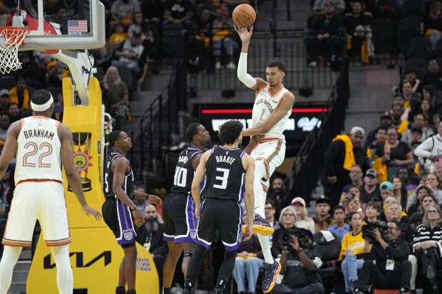 Spurs forward Victor Wembanyama (1) passes the ball during the second half against the Sacramento Kings at Frost Bank Center.