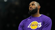 LeBron tiene inflamación en uno de sus tobillos