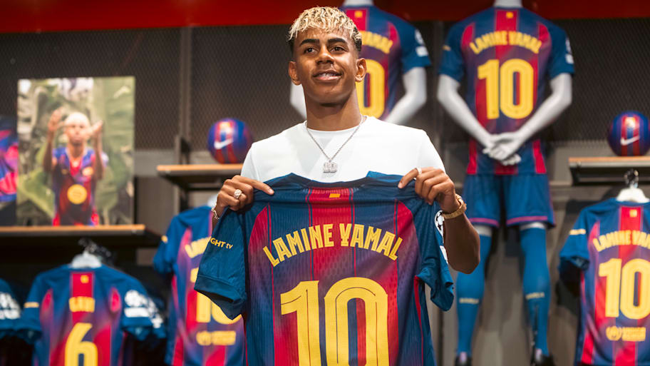 Lamine Yamal is the new owner of Barcelona's No. 10 shirt. | IMAGO/Europa Press