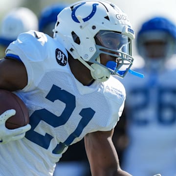 Indianapolis Colts running back DJ Giddens (21) rushes up the field Sunday, Aug. 3, 2025, during Indianapolis Colts Training Camp at Grand Park in Westfield.