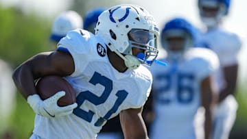 Indianapolis Colts running back DJ Giddens (21) rushes up the field Sunday, Aug. 3, 2025, during Indianapolis Colts Training Camp at Grand Park in Westfield.