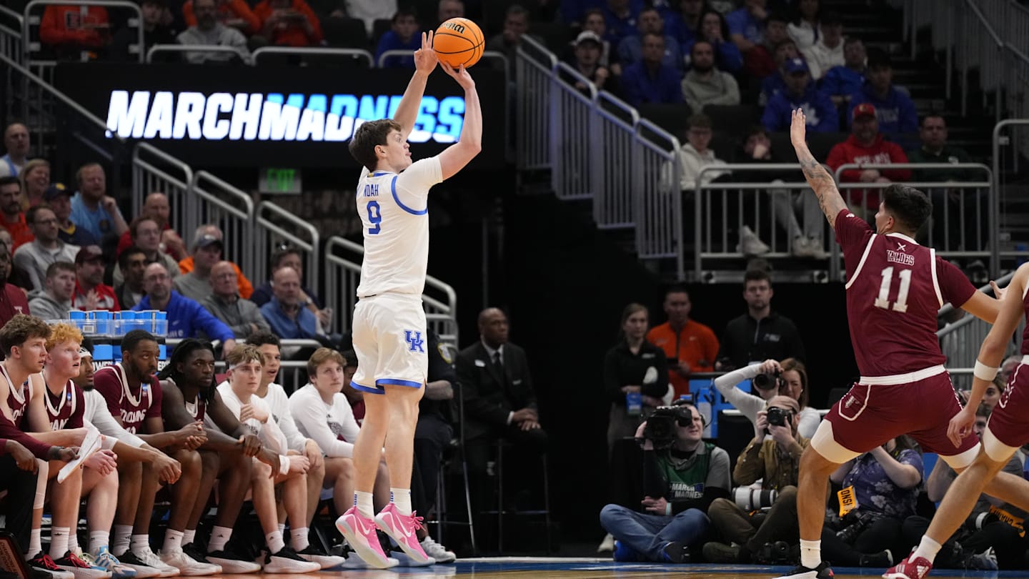 WATCH: Trent Noah throws down a monstrous slam at Kentucky basketball practice