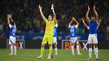 O Cruzeiro encara o Banfield hoje antes da retomada da temporada