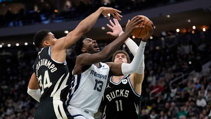 Memphis Grizzlies v Milwaukee Bucks