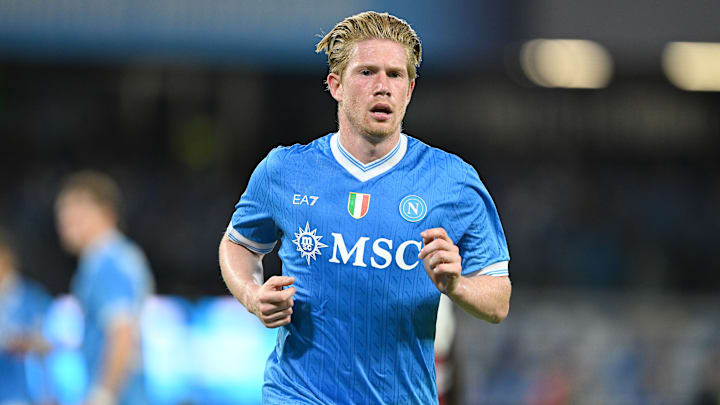 Armani desenhou a atual camisa nº1 do Napoli Armani desenhou a atual camisa nº1 do Napoli