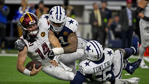 Cowboys pass rusher Micah Parsons, center, sacks Commanders QB Sam Howell.