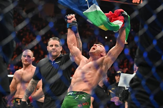 Dricus du Plessis celebrates defeating Sean Strickland during UFC 297 at ScotiaBank Arena. 