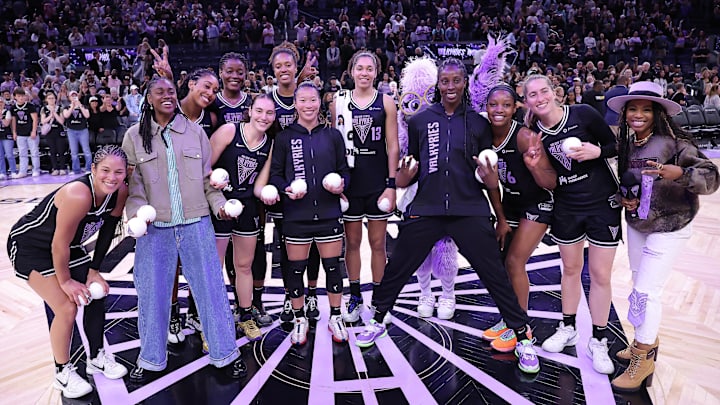 Golden State Valkyries players pose after the game against the New York Liberty at Chase Center. 