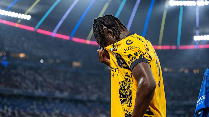 Yann Bisseck im Inter-Trikot. Verletzt musste er im Champions-League-Finale ausgewechselt werden. Yann Bisseck im Inter-Trikot. Verletzt musste er im Champions-League-Finale ausgewechselt werden.
