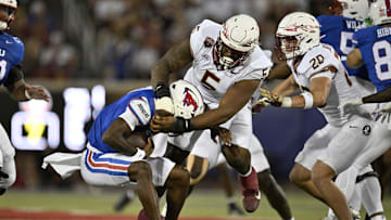 Sep 28, 2024; Dallas, Texas, USA; Florida State Seminoles defensive lineman Joshua Farmer (5) and linebacker Blake Nichelson (20) and Southern Methodist Mustangs quarterback Kevin Jennings (7) in action during the game between the Southern Methodist Mustangs and the Florida State Seminoles at Gerald J. Ford Stadium. Mandatory Credit: Jerome Miron-Imagn Images