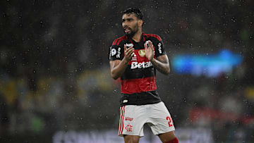 O meia Lucas Paquetá, em seu retorno ao Flamengo, custou cerca de 42 milhões de euros (R$ 260 milhões) aos cofres rubro-negros O meia Lucas Paquetá, em seu retorno ao Flamengo, custou cerca de 42 milhões de euros (R$ 260 milhões) aos cofres rubro-negros