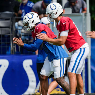 Indianapolis Colts quarterback Anthony Richardson Sr. (5) prepares to catch the ball Monday, Aug. 11, 2025, during Indianapolis Colts Training Camp at Grand Park in Westfield.