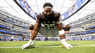 Cleveland Browns v Los Angeles Rams