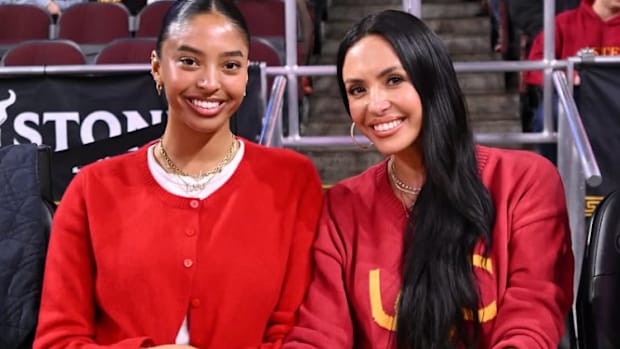 Natalia Bryant and Vanessa Bryant