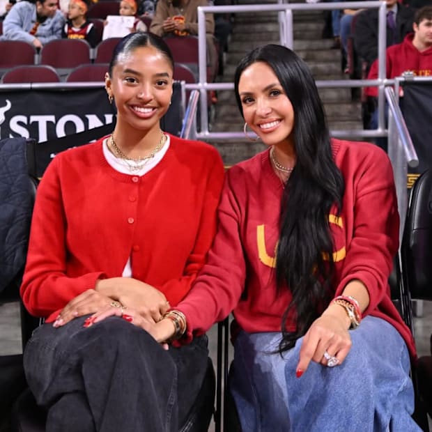 Natalia Bryant and Vanessa Bryant
