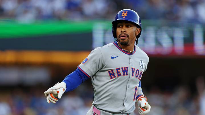 Jun 2, 2025; Los Angeles, California, USA; New York Mets shortstop Francisco Lindor (12) rounds the bases during the first inning against the Los Angeles Dodgers during the first inning against the New York Mets at Dodger Stadium. Mandatory Credit: Jason Parkhurst-Imagn Images