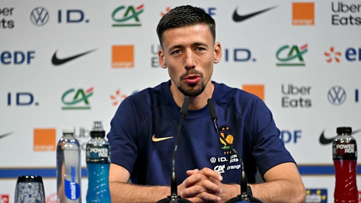 Clément Lenglet a été sélectionné par Didier Deschamps. Clément Lenglet a été sélectionné par Didier Deschamps.