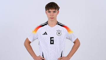 Kennet Eichhorn est très observé. Kennet Eichhorn est très observé.