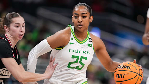 Oregon Ducks Deja Kelly Signs Training Camp Deal With WNBA #39 s Las Vegas Aces