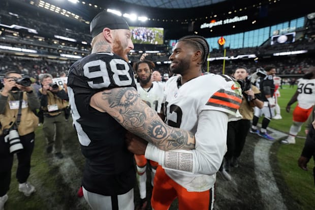 Nov 23, 2025; Paradise, Nevada, USA; Las Vegas Raiders defensive end Maxx Crosby (98) and Cleveland Browns quarterback Shedeu
