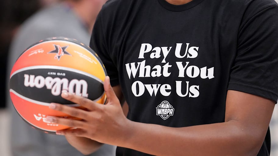 Indiana Fever's Aliyah Boston (7) warms up Saturday, July 19, 2025, ahead of the WNBA All-Star Game at Gainbridge Fieldhouse 