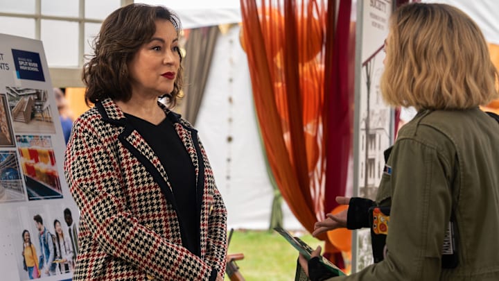 Jennifer Tilly as Dr. Deborah Hunter-Price in School Spirits season 3