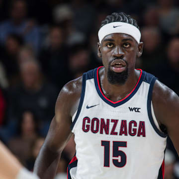 Gonzaga Bulldogs forward Graham Ike (15).