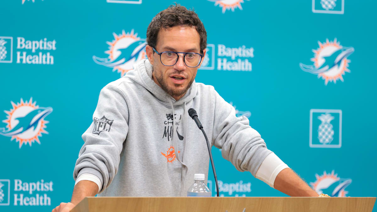 Dolphins' Mike McDaniel Started Morning Press Conference With Dark Line  About Death
